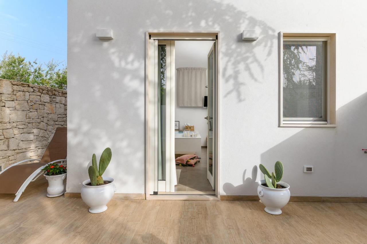 Mandorlocarrubo'S Suite Ostuni Kültér fotó