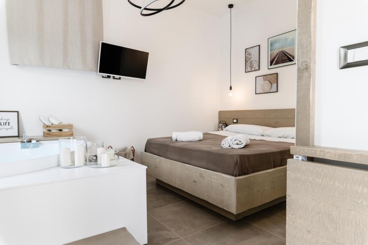 Mandorlocarrubo'S Suite Ostuni Kültér fotó