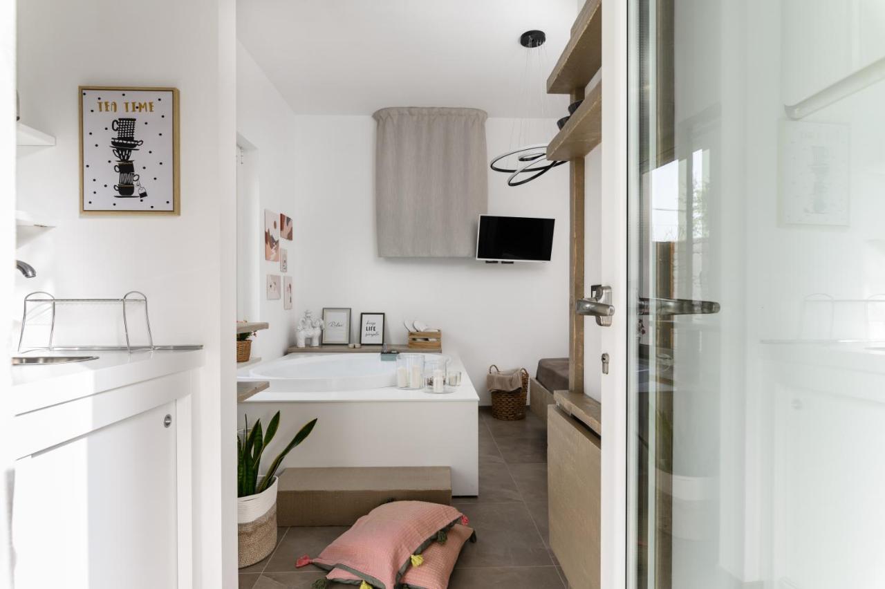 Mandorlocarrubo'S Suite Ostuni Kültér fotó