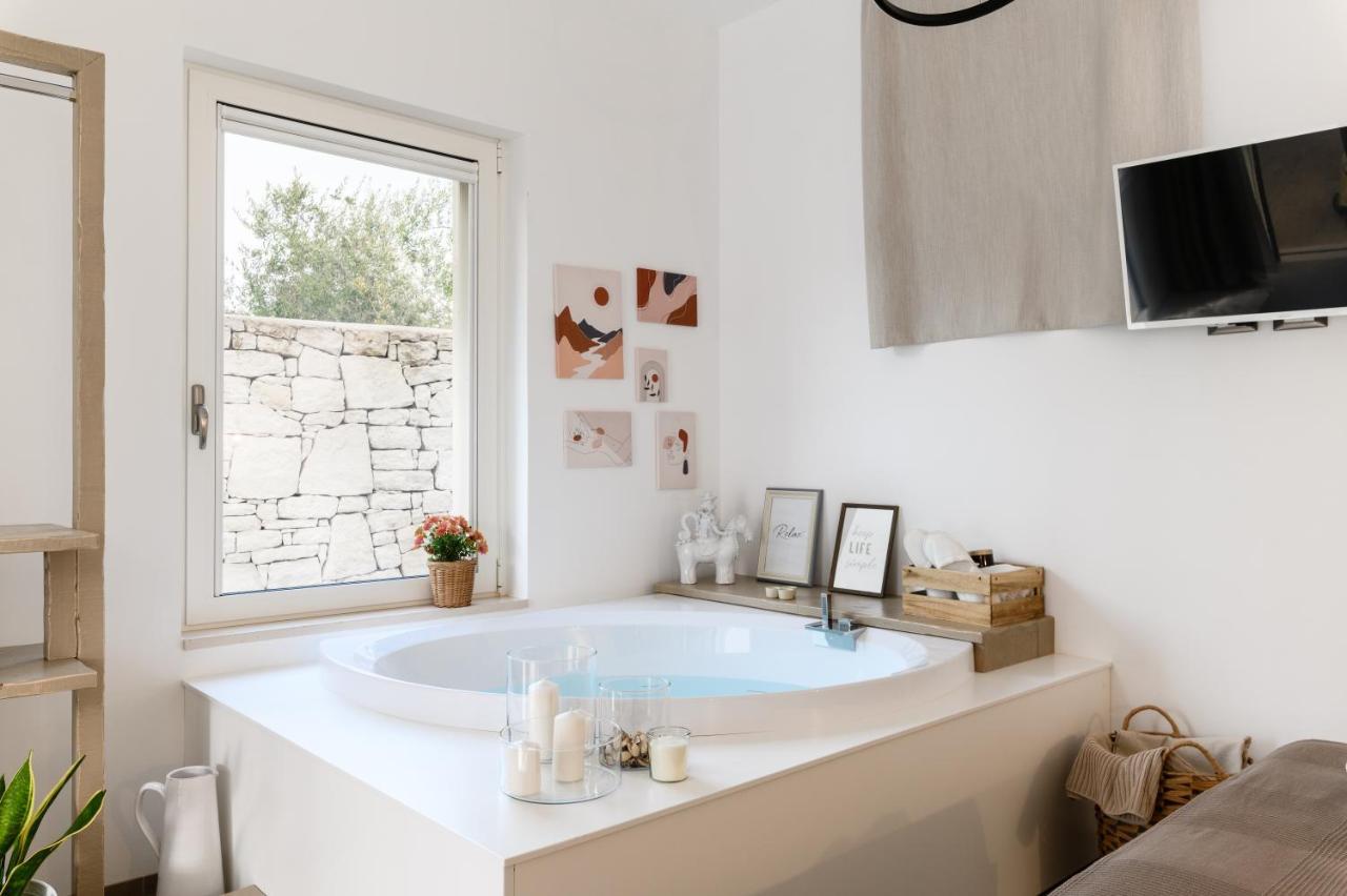 Mandorlocarrubo'S Suite Ostuni Kültér fotó