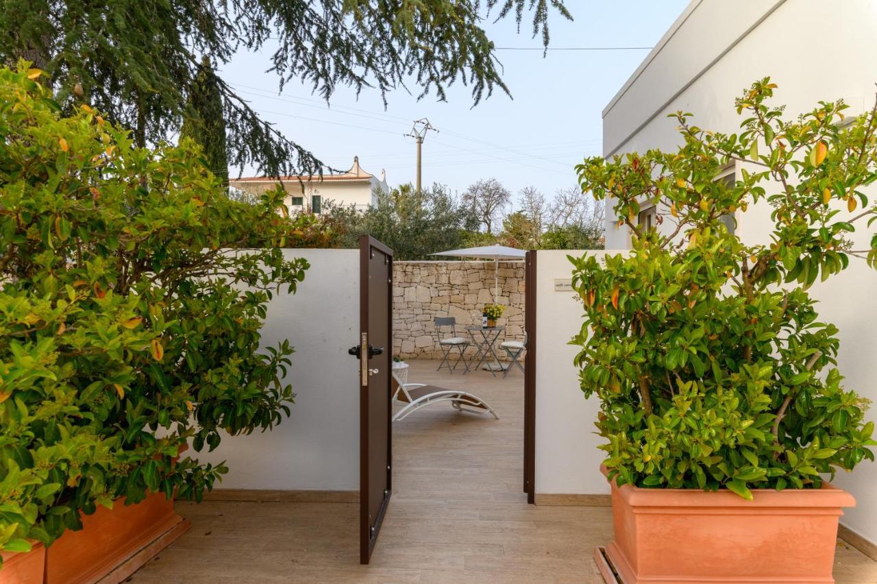 Mandorlocarrubo'S Suite Ostuni Kültér fotó