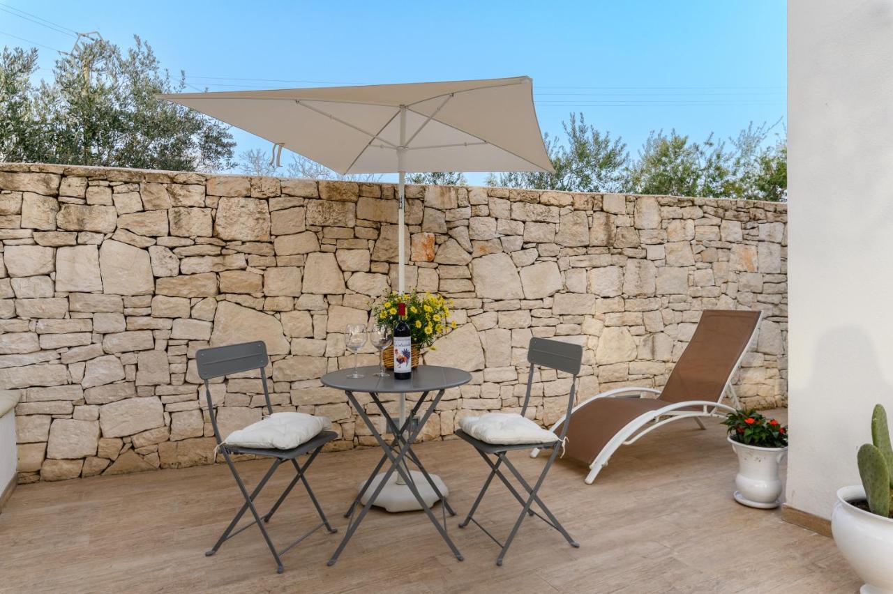 Mandorlocarrubo'S Suite Ostuni Kültér fotó