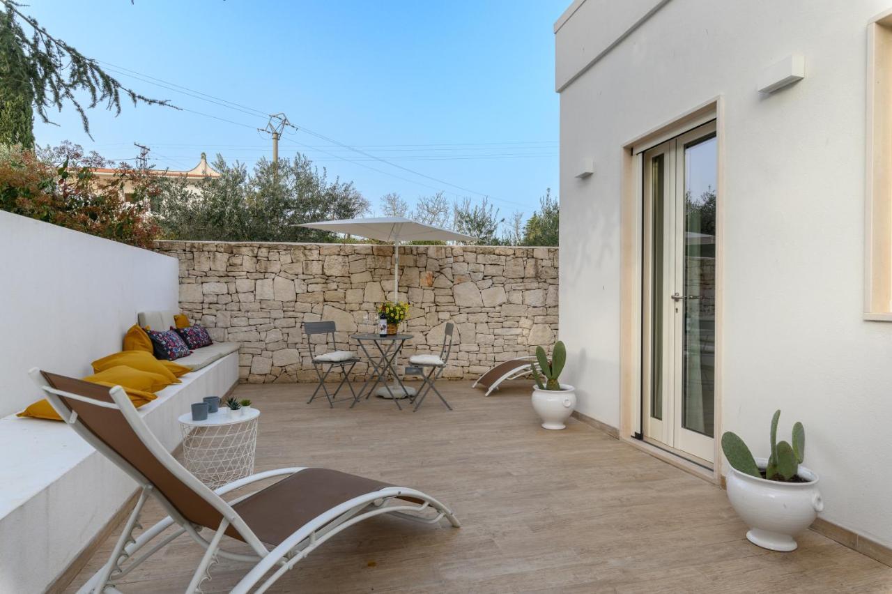 Mandorlocarrubo'S Suite Ostuni Kültér fotó