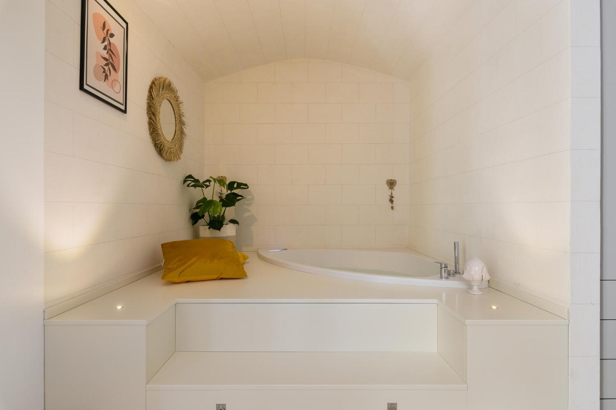 Mandorlocarrubo'S Suite Ostuni Kültér fotó