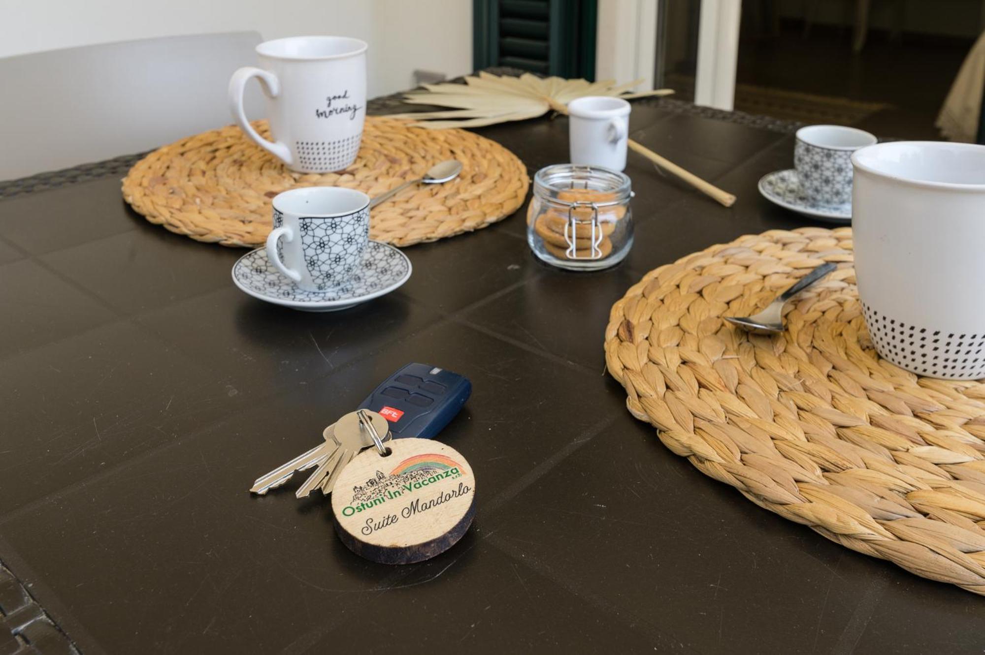 Mandorlocarrubo'S Suite Ostuni Kültér fotó