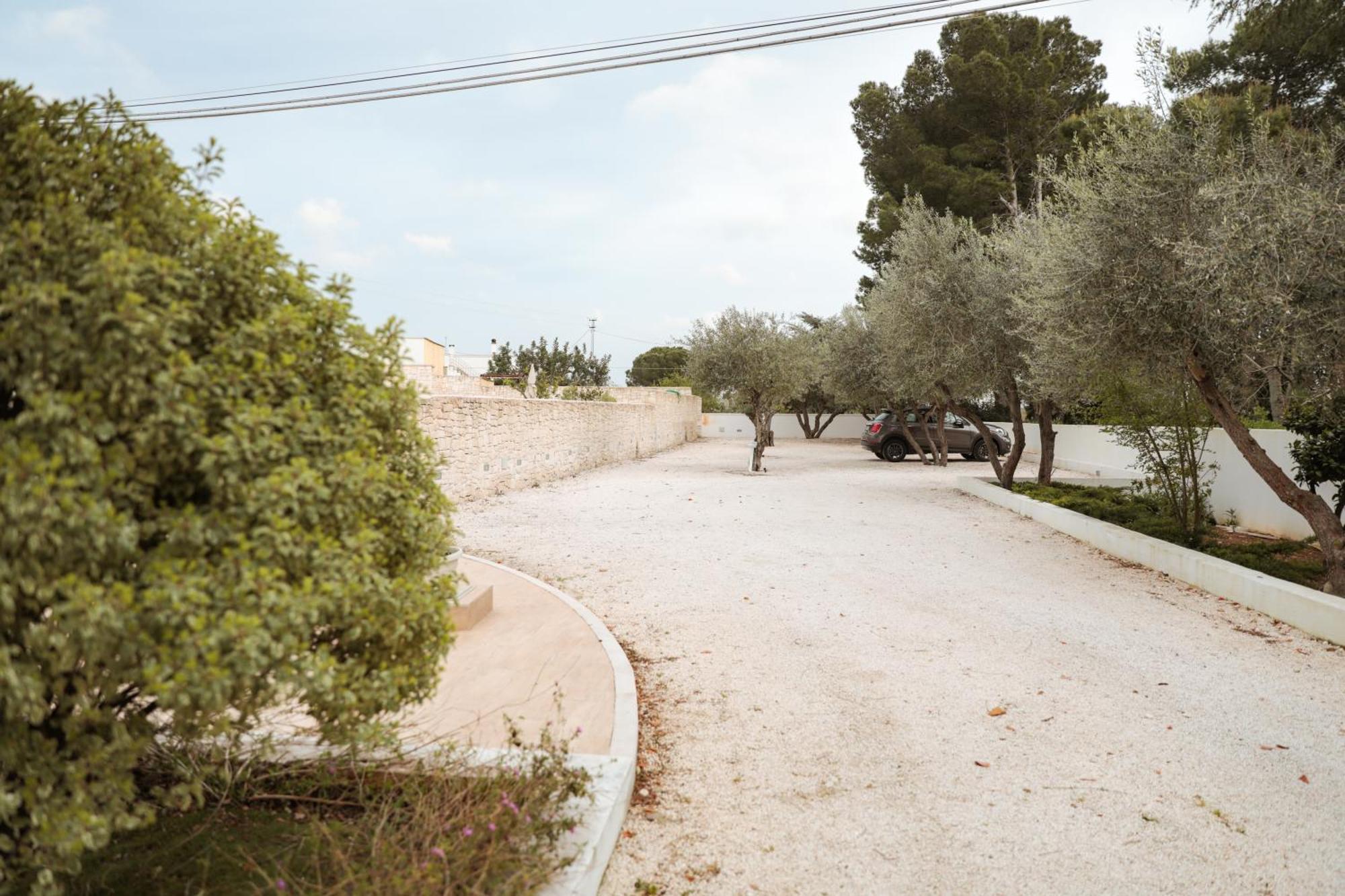 Mandorlocarrubo'S Suite Ostuni Kültér fotó