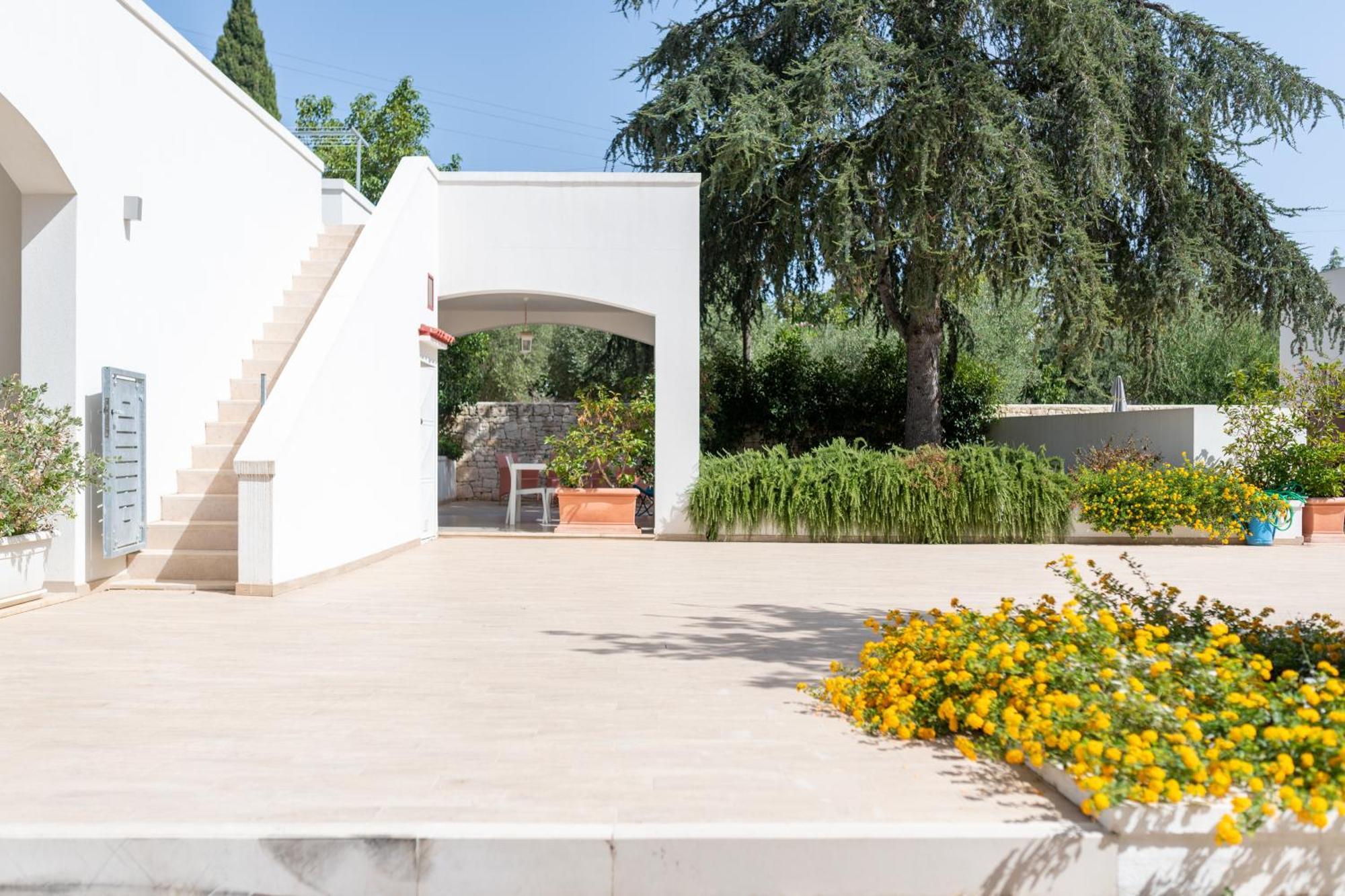 Mandorlocarrubo'S Suite Ostuni Kültér fotó