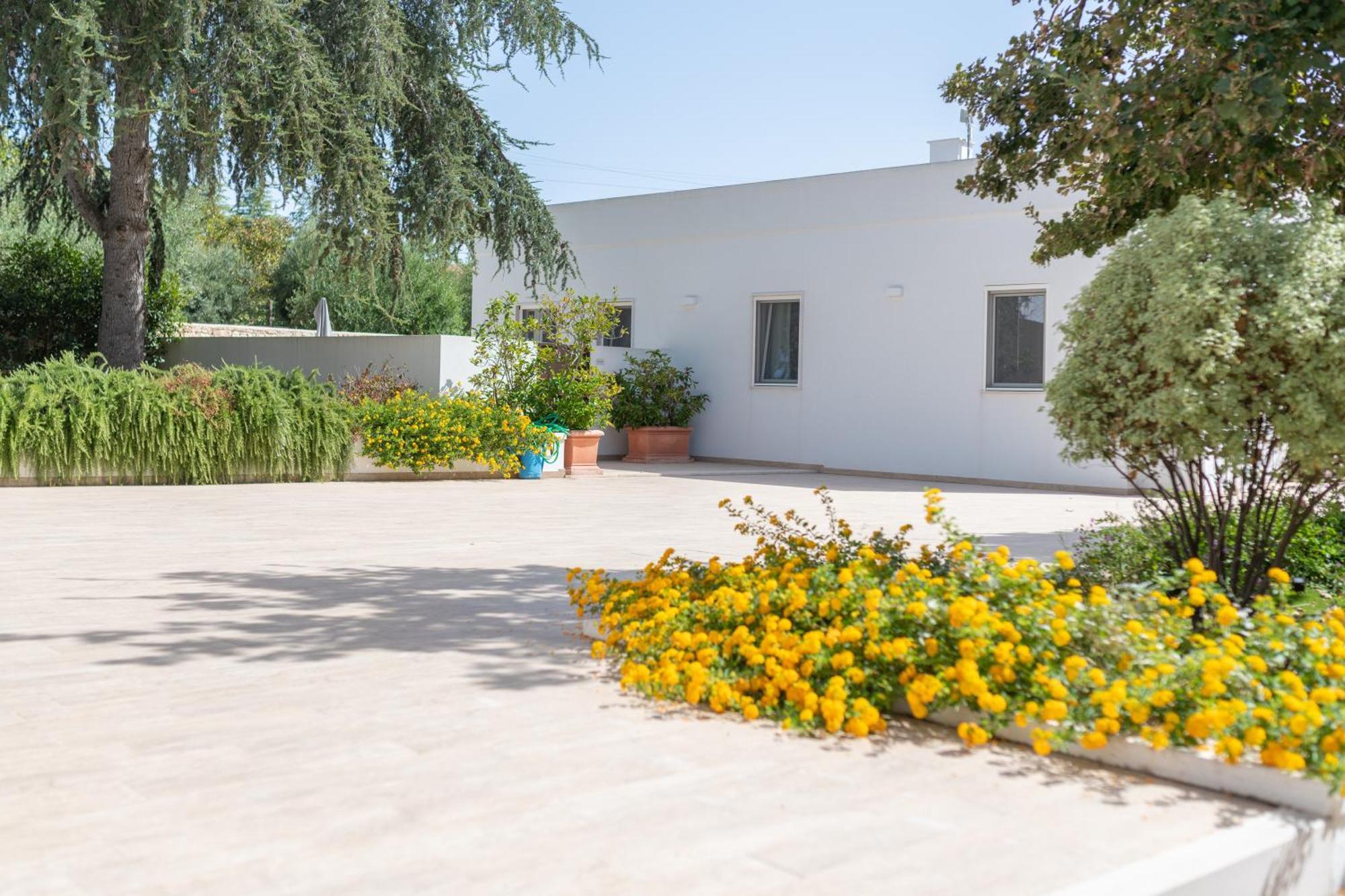 Mandorlocarrubo'S Suite Ostuni Kültér fotó