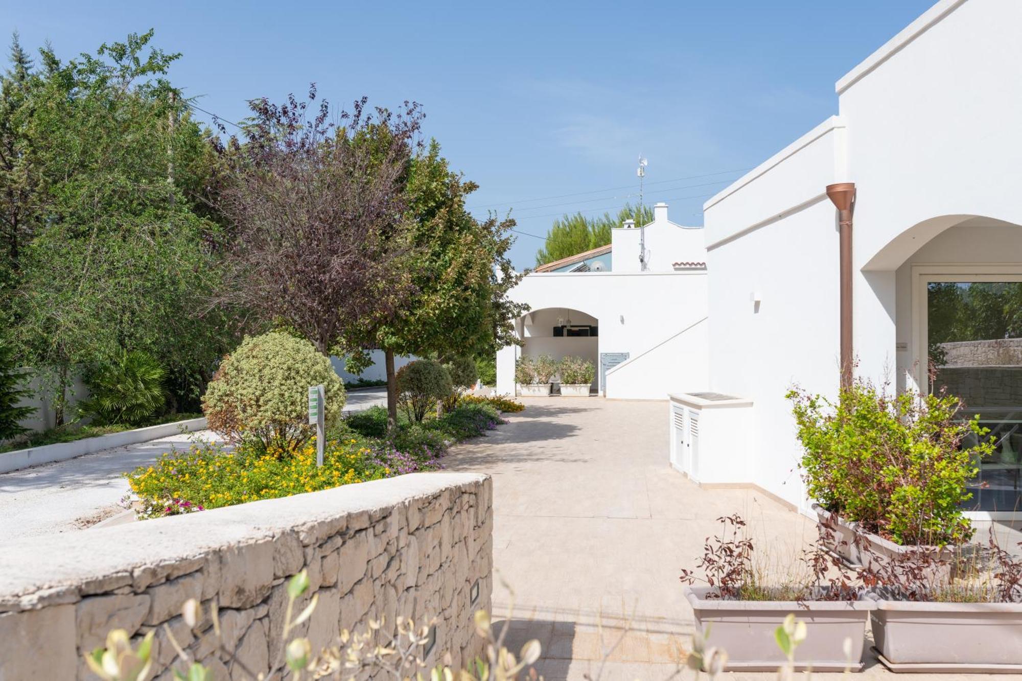 Mandorlocarrubo'S Suite Ostuni Kültér fotó