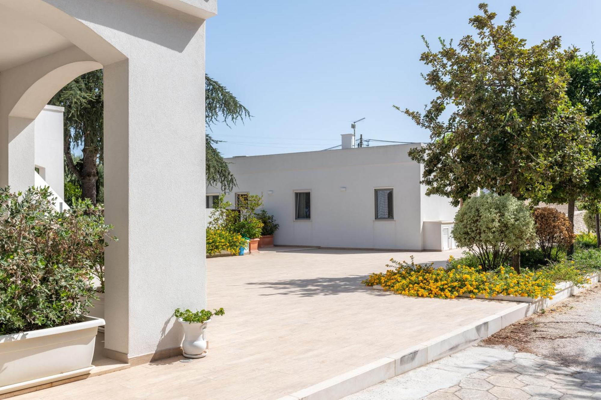 Mandorlocarrubo'S Suite Ostuni Kültér fotó